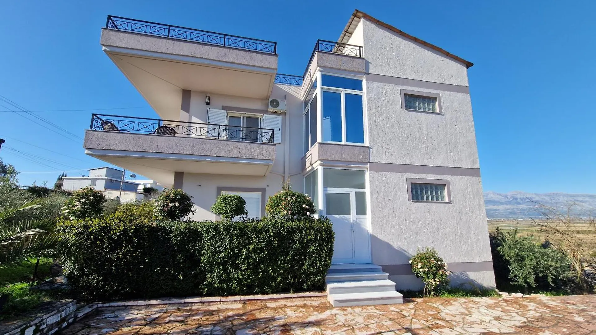 Villa Nefeli Sarandë 公寓