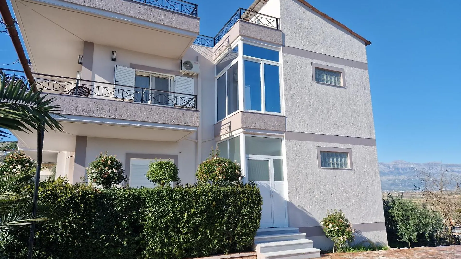 Villa Nefeli Sarandë 公寓